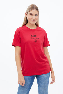 T-shirt coupe garçonne à imprimé graphique Shh No One Cares