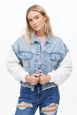 Veste en denim coupe court avec manche en fausse fourrure