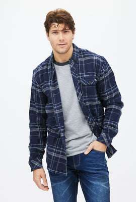 Chemise en flanelle à carreaux boutonnés à l'avant