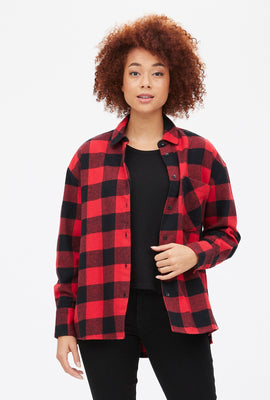 Chemise en flanelle surdimensionnée à carreaux boutonnés à l'avant