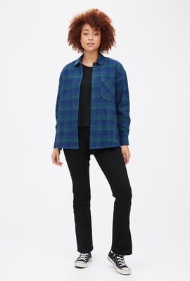 Chemise en flanelle surdimensionnée à carreaux boutonnés à l'avant