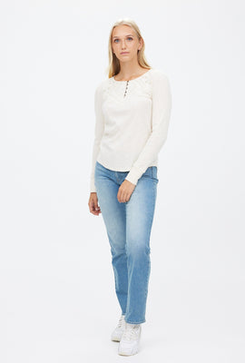 Haut tricot gaufré avec bordure en dentelle et manches longues